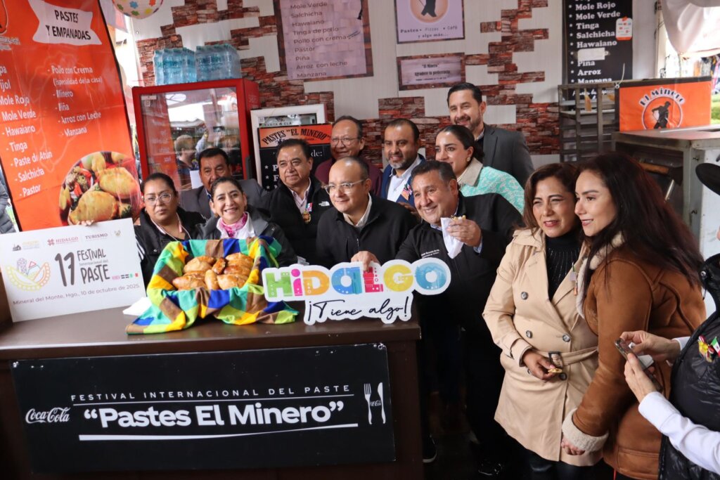 Autoridades estatales, municipales y representantes del sector turístico participaron en la inauguración del 17° Festival Internacional del Paste 2025, evento que celebra la unión cultural entre México y el Reino Unido a través de la gastronomía tradicional de Real del Monte.