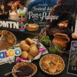 Autoridades y organizadores presentan el Festival del Pan de Pulque 2026 en Omitlán, acompañado de pan tradicional, pulque y material promocional del evento.