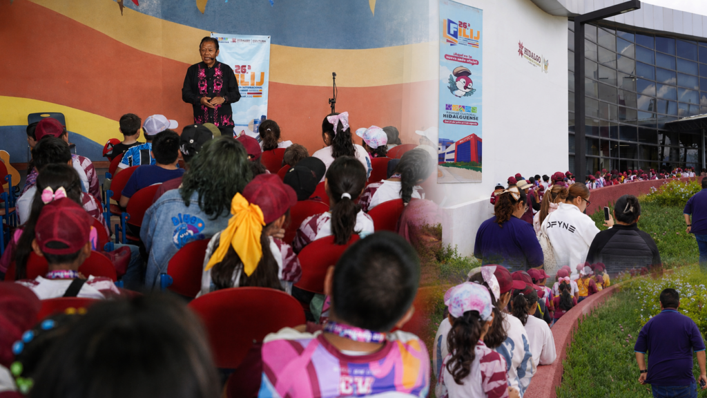 Niñas y niños participan en una actividad de la FILIJ Hidalgo 2026, mientras asistentes ingresan al Parque Cultural Hidalguense.