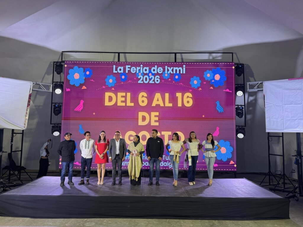 Autoridades estatales y municipales participan en la presentación oficial de la Feria Ixmi 2026 durante el evento de lanzamiento, donde se reveló la cartelera y las fechas de esta celebración que se realizará del 6 al 16 de agosto en Ixmiquilpan.