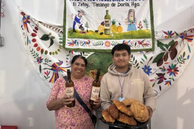 Licores de fruta y pan de horno de leña llevan el sabor de Tenango de Doria a la Feria de Pachuca